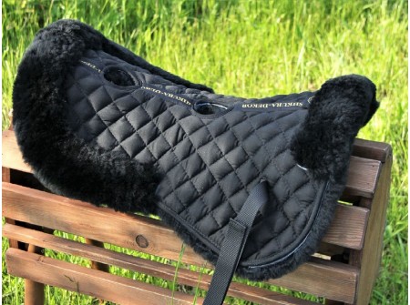 Меховушка под седло с вентиляционными отверстиями чёрная (Premium)